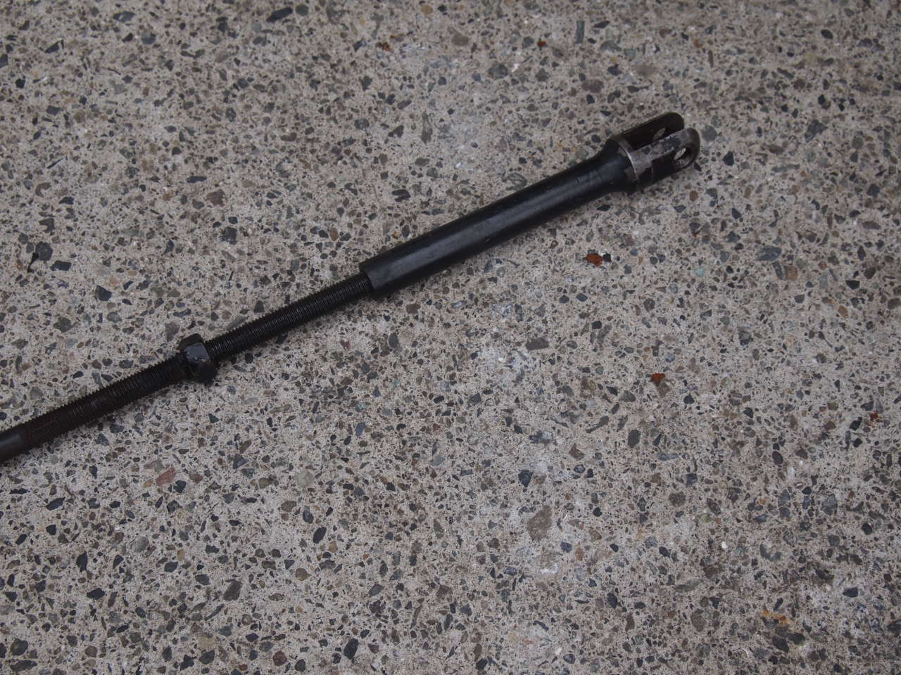 リアブレーキロッド