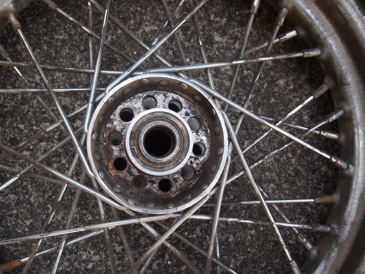 16インチ　ステップハブホイール