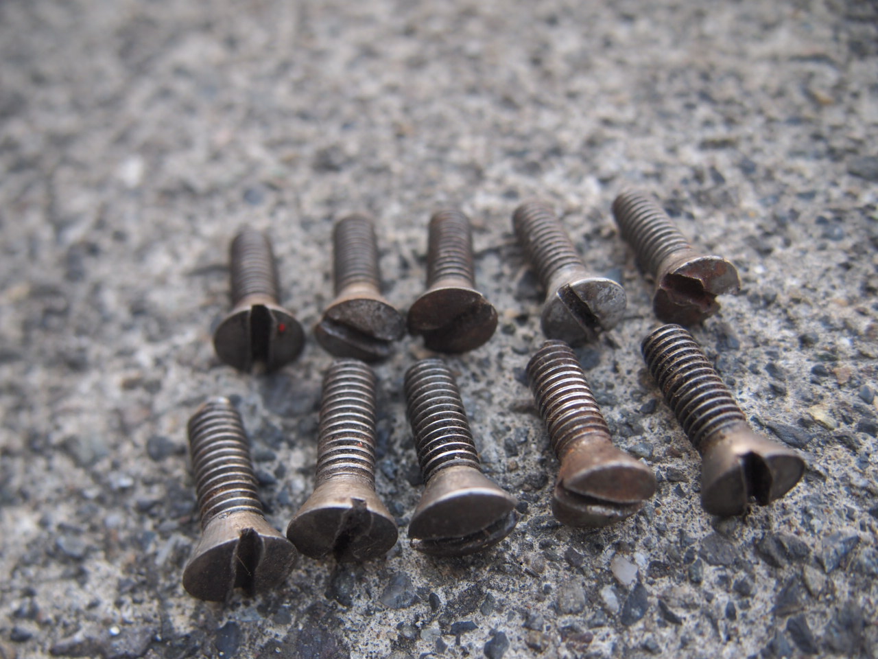 ギアボックスカバースクリュー