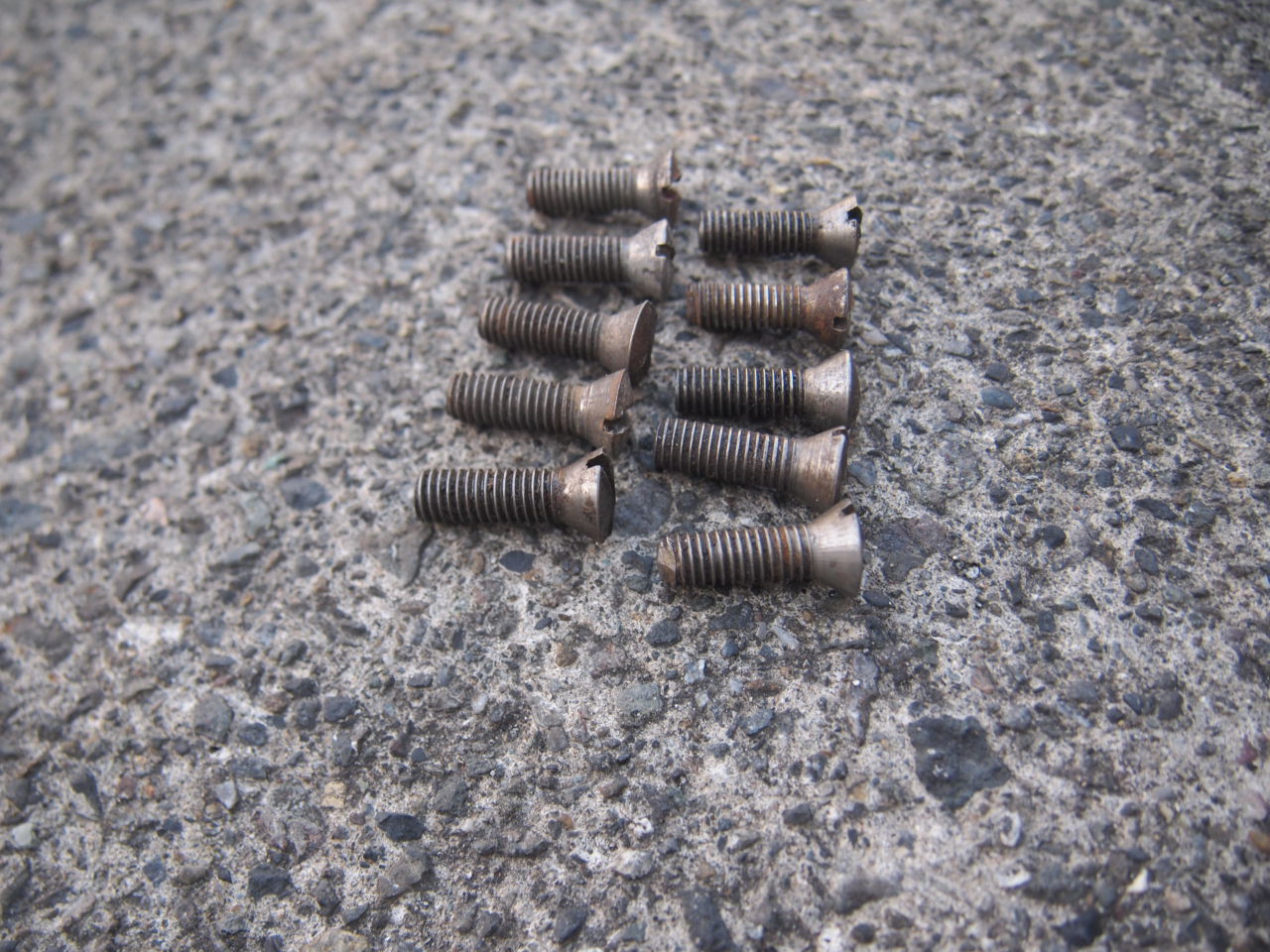 ギアボックスカバースクリュー