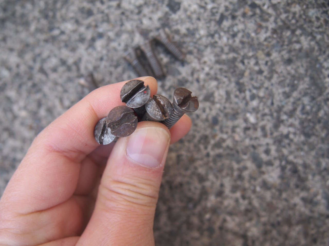 ギアボックスカバースクリュー