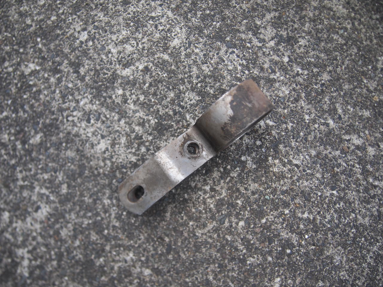 41-57マフラーフロントハンガー