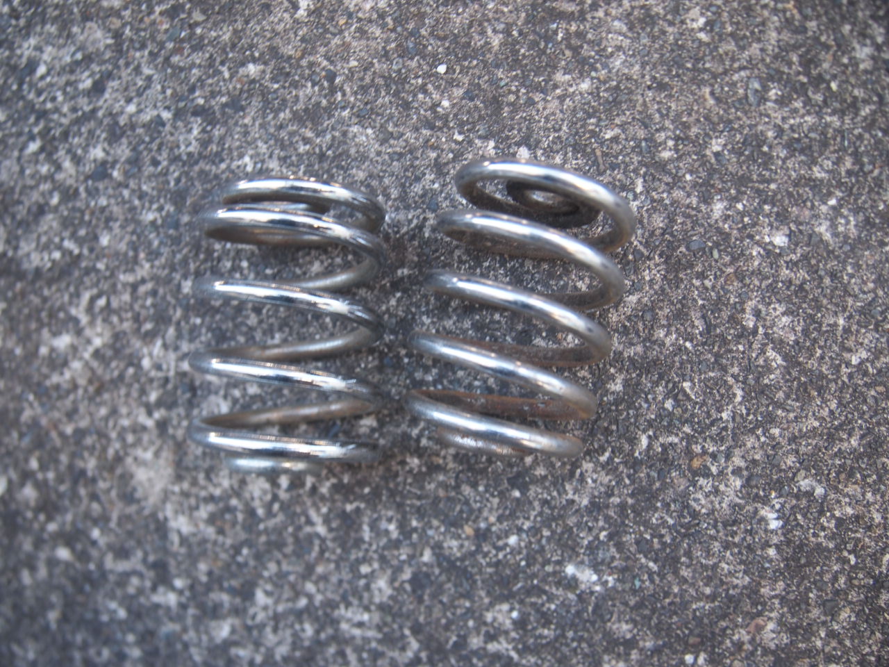 シートスプリング