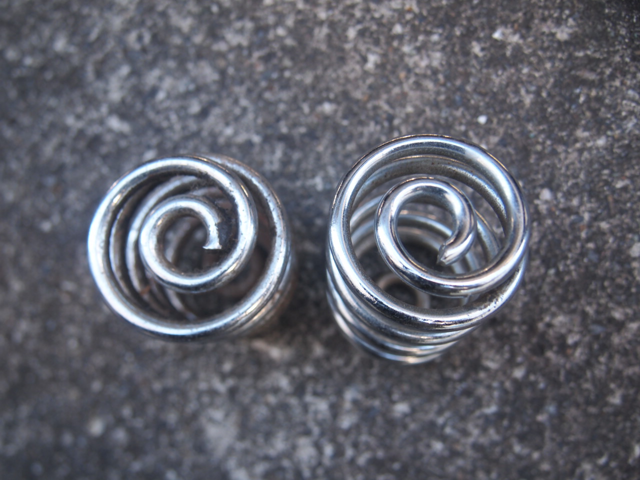 シートスプリング