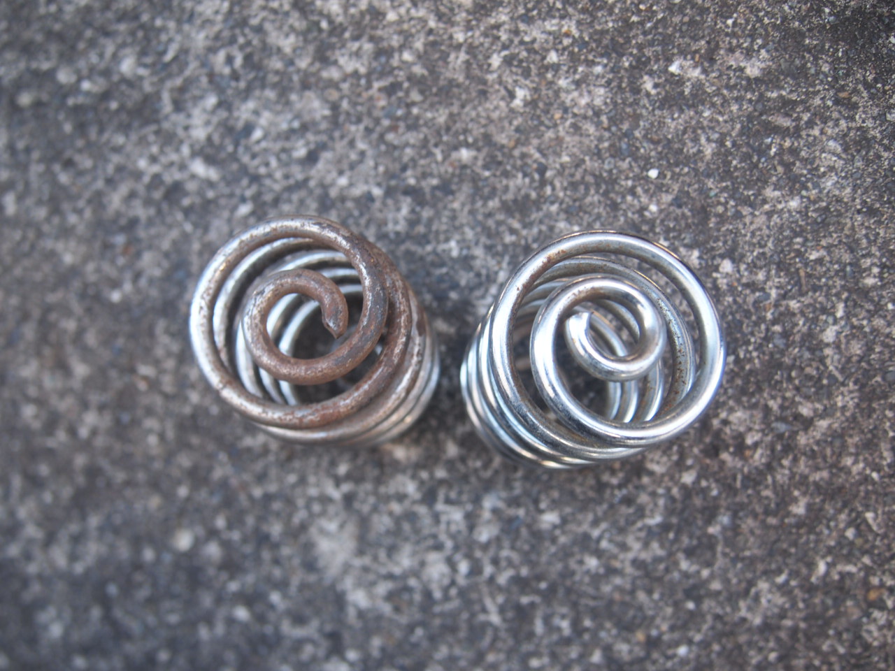 シートスプリング