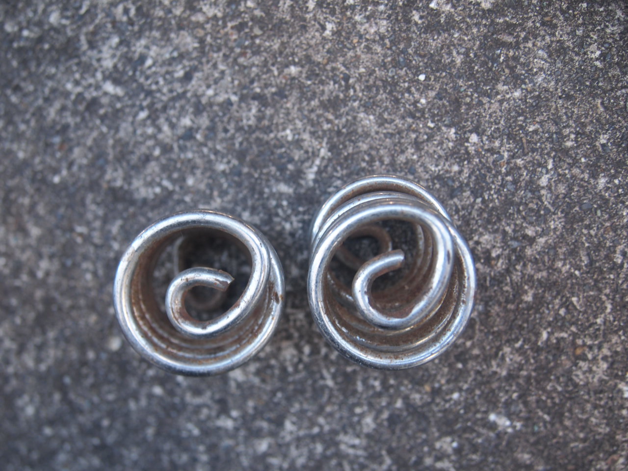 シートスプリング