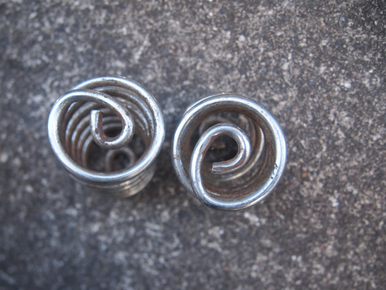 シートスプリング