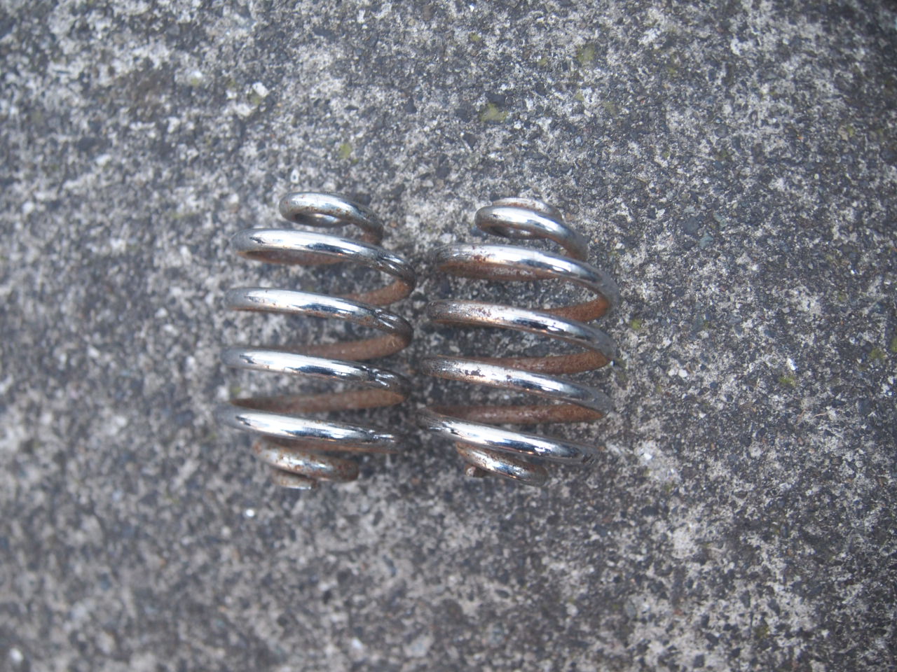 シートスプリング