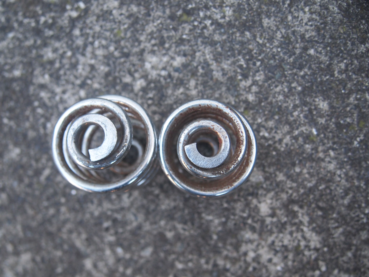 シートスプリング