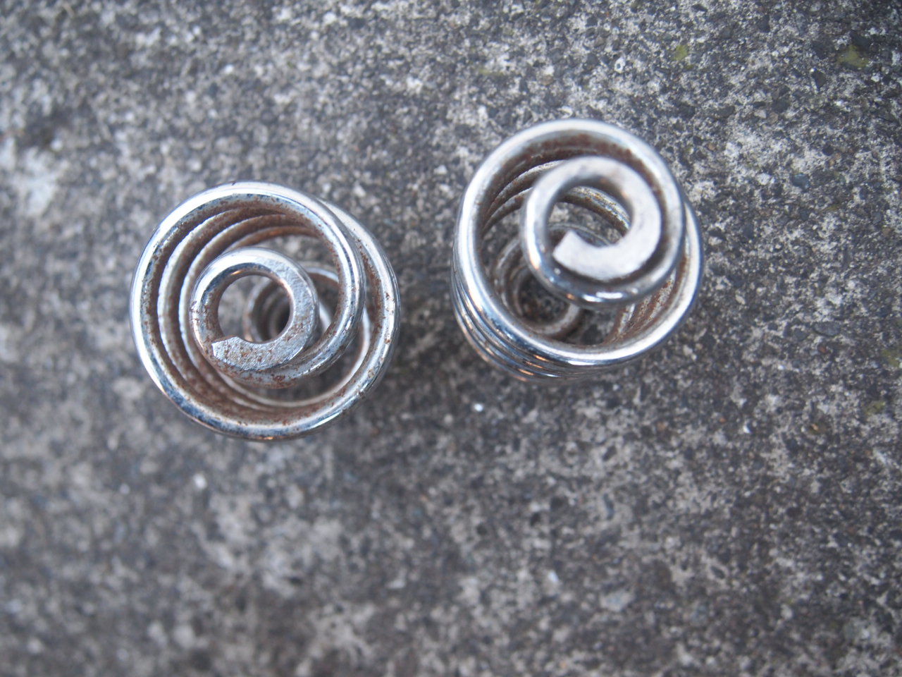 シートスプリング