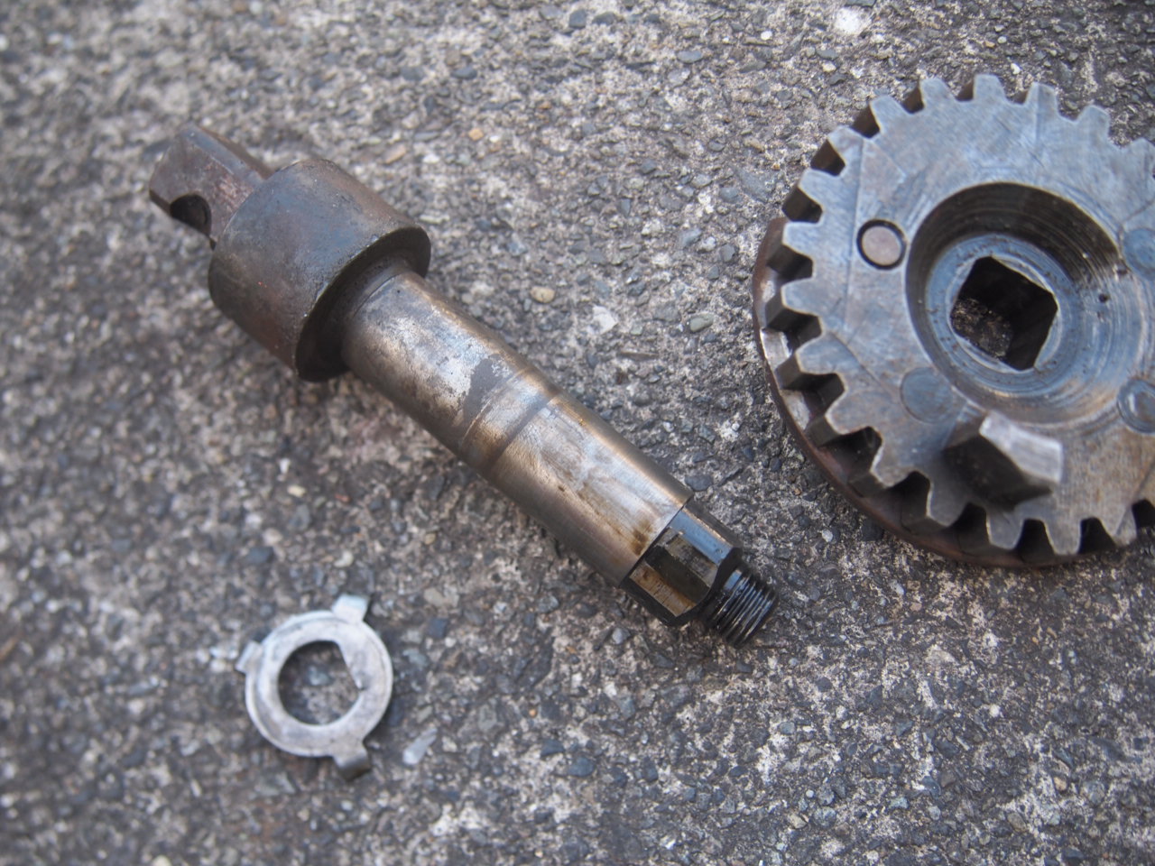 スタータークランクシャフト