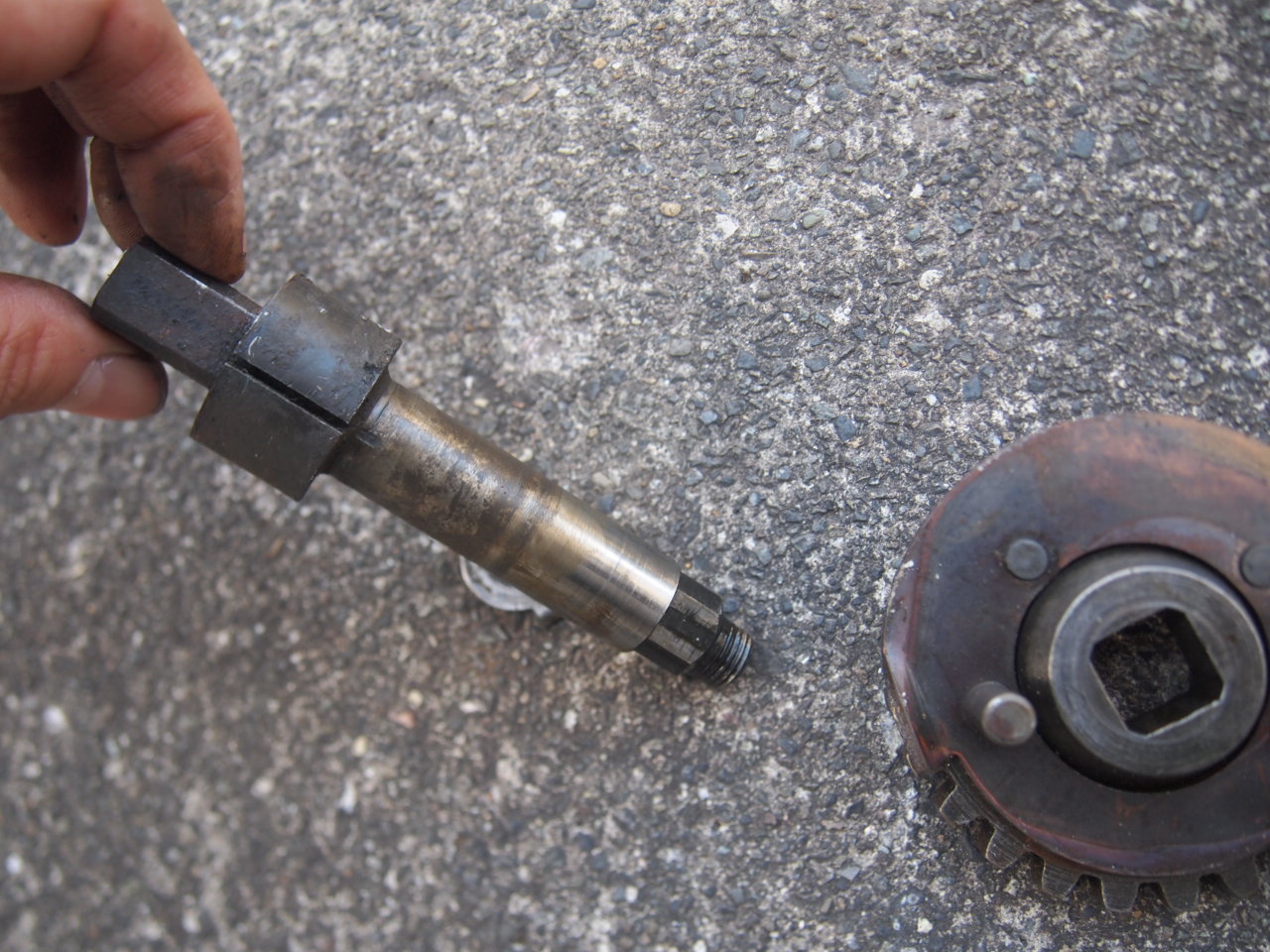 スタータークランクシャフト