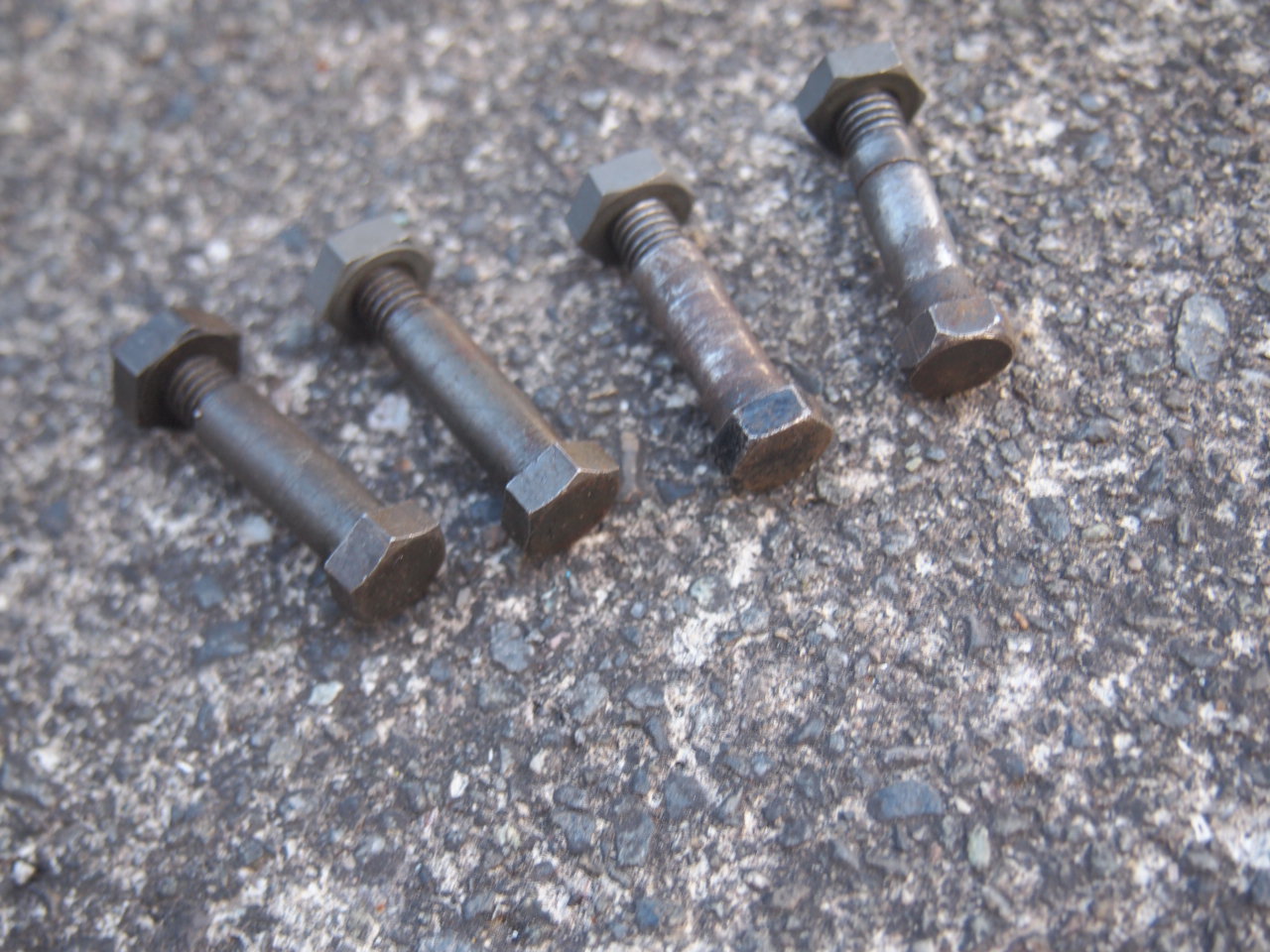 39-64 ヒンジボルト