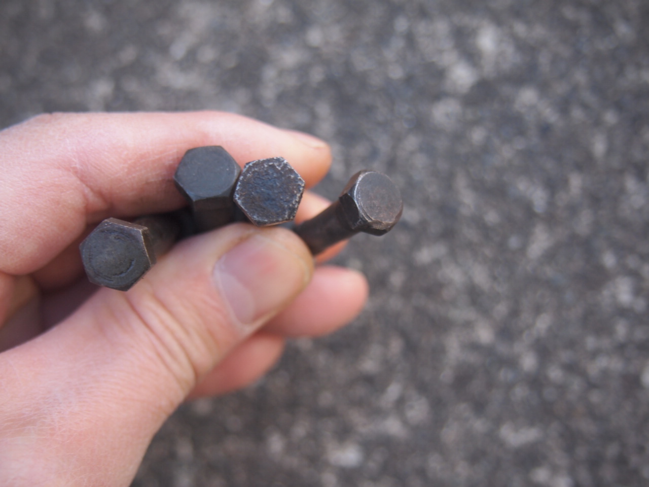 39-64 ヒンジボルト