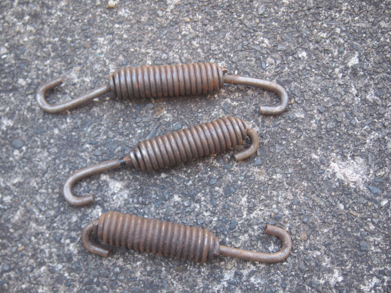 Rブレーキペダルリターンスプリング