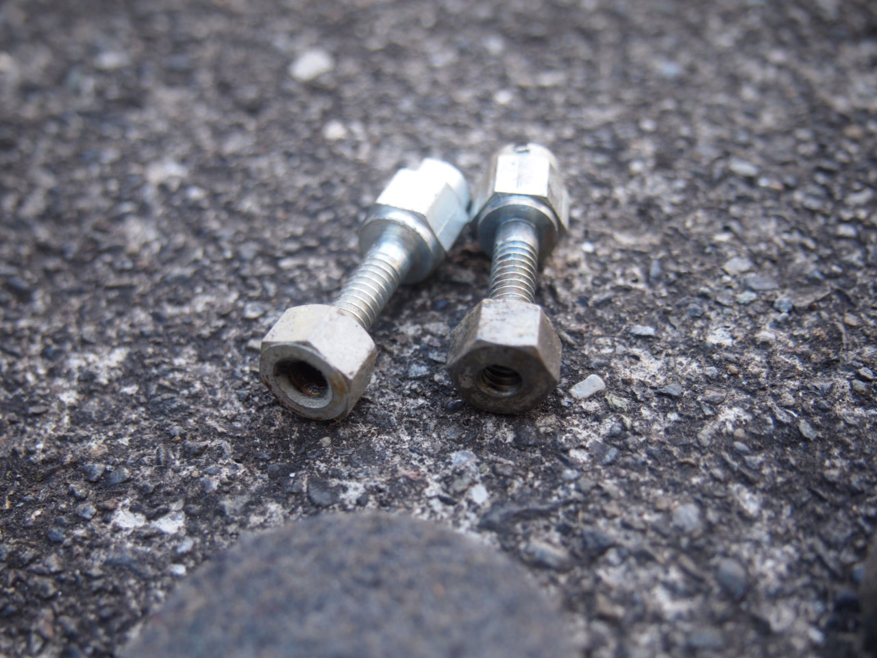 バッテリーターミナルボルト