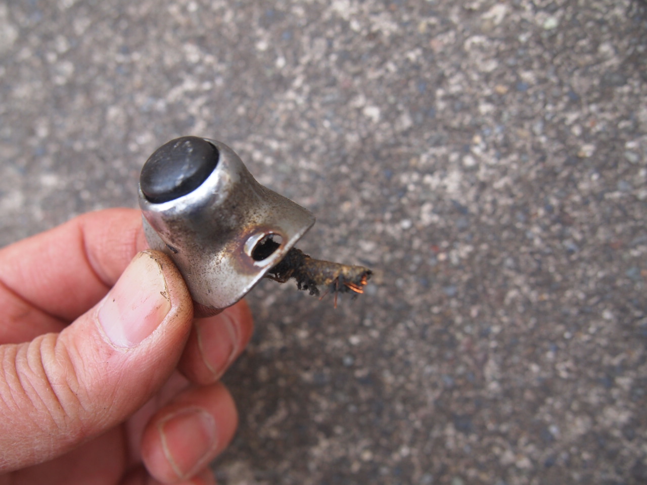 ホーンスイッチ