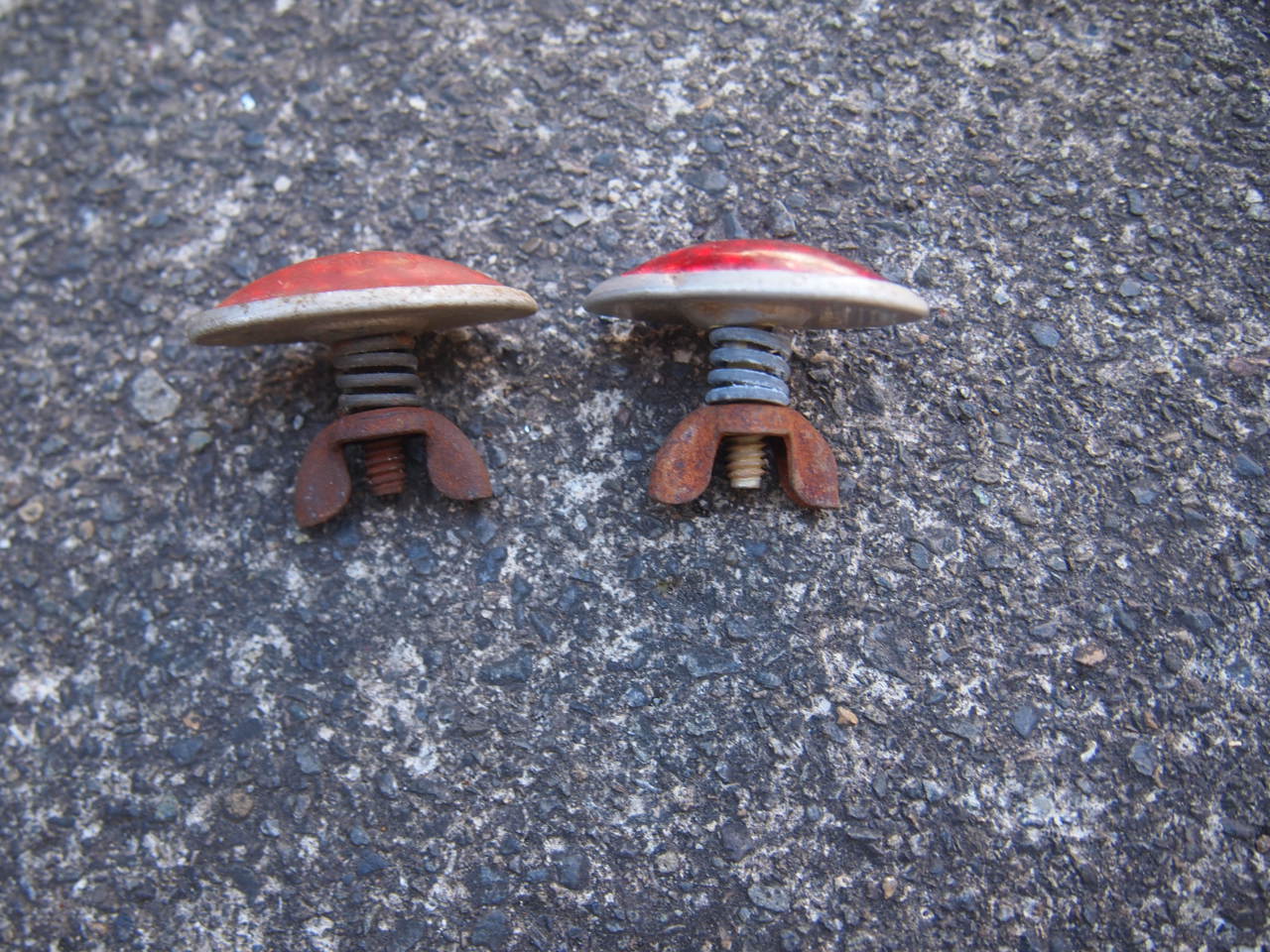 キャッツアイリフレクター