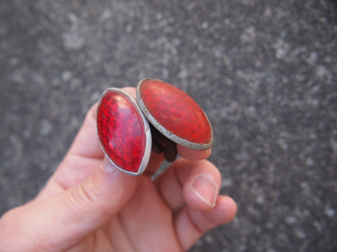 キャッツアイリフレクター