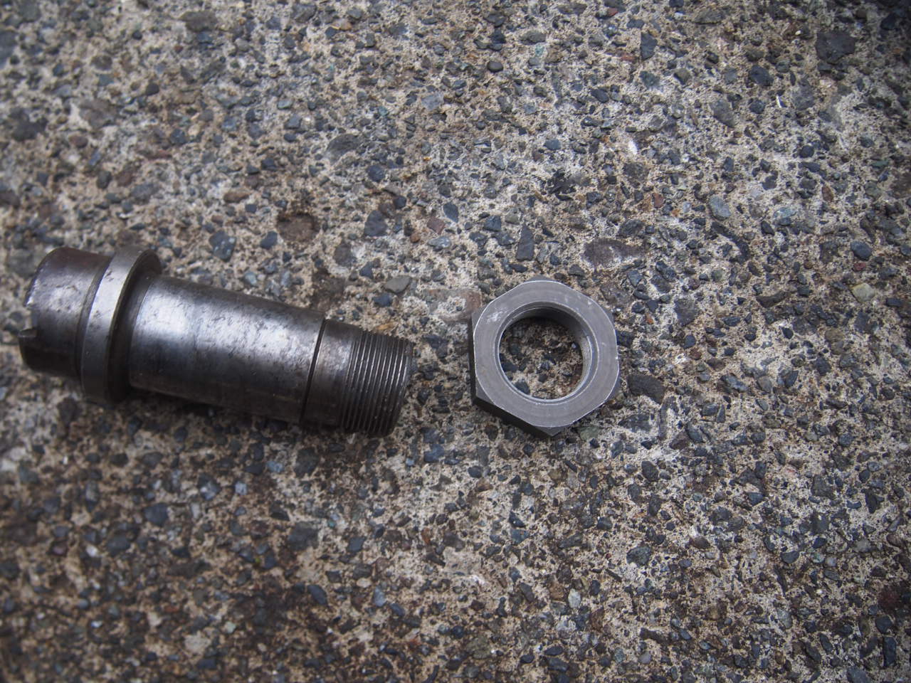 37-48　フロントアクスルスリーブ