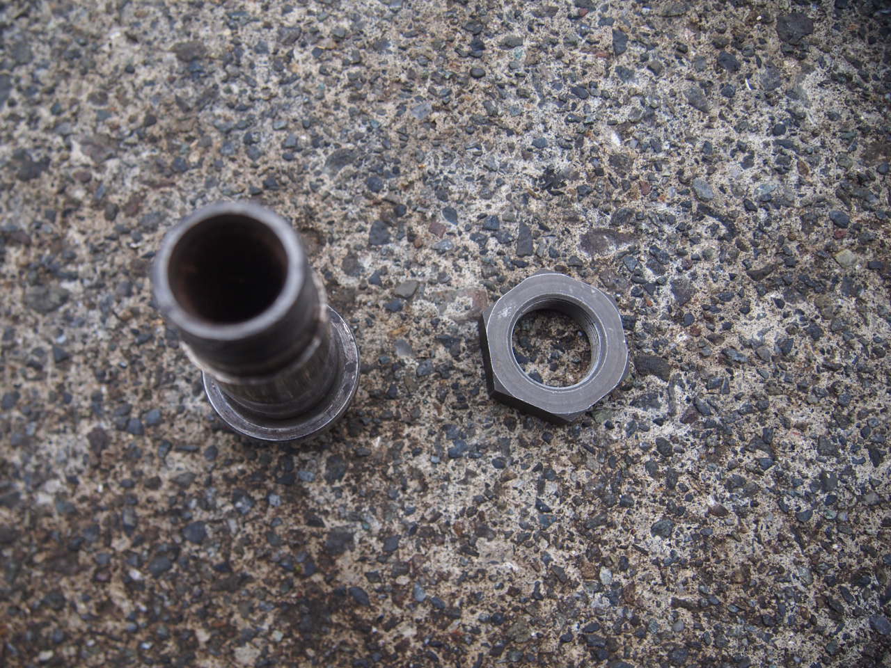 37-48　フロントアクスルスリーブ