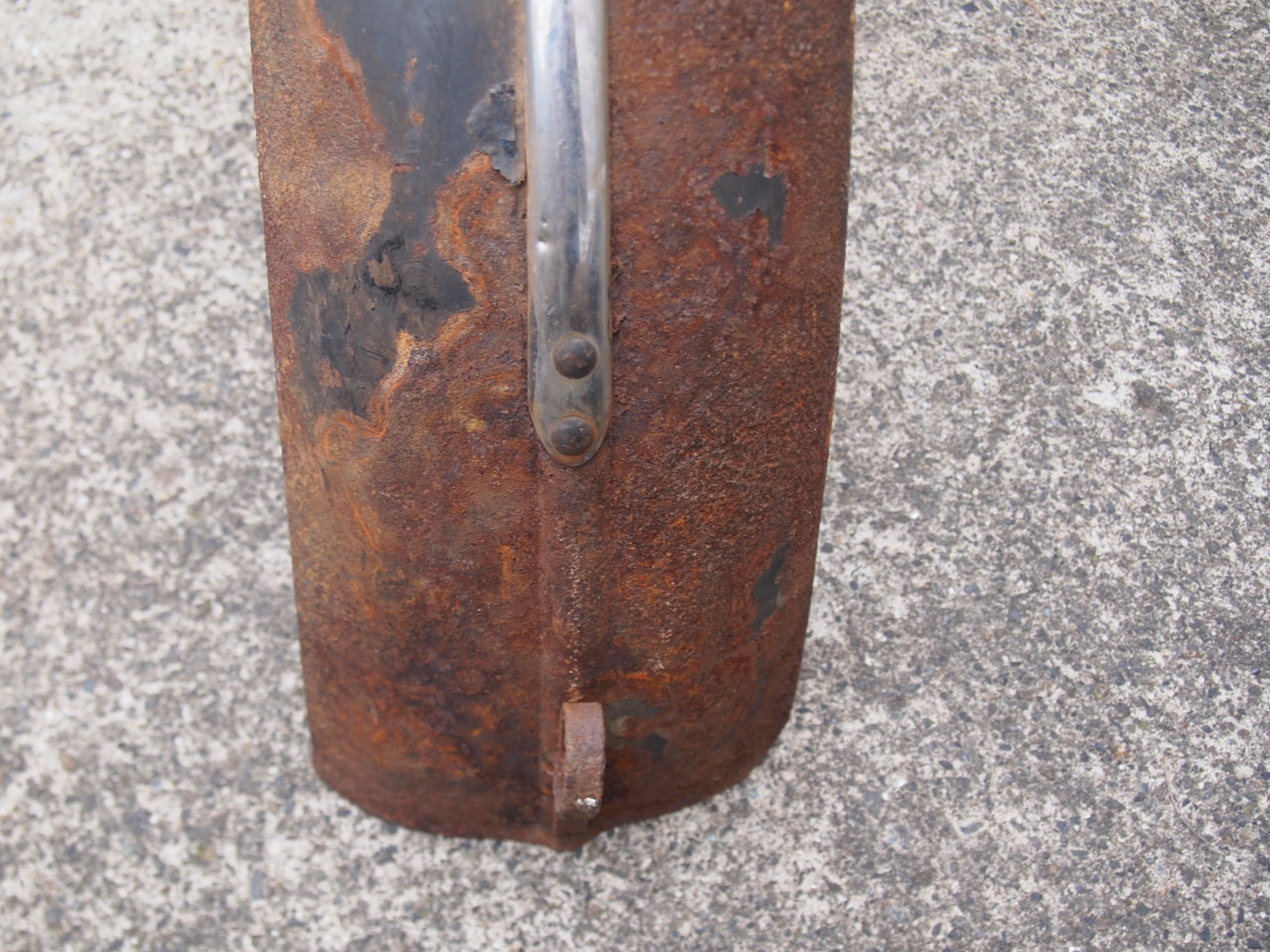 モール付きスペアタイヤカバー