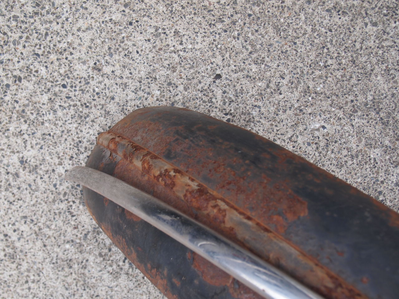 モール付きスペアタイヤカバー