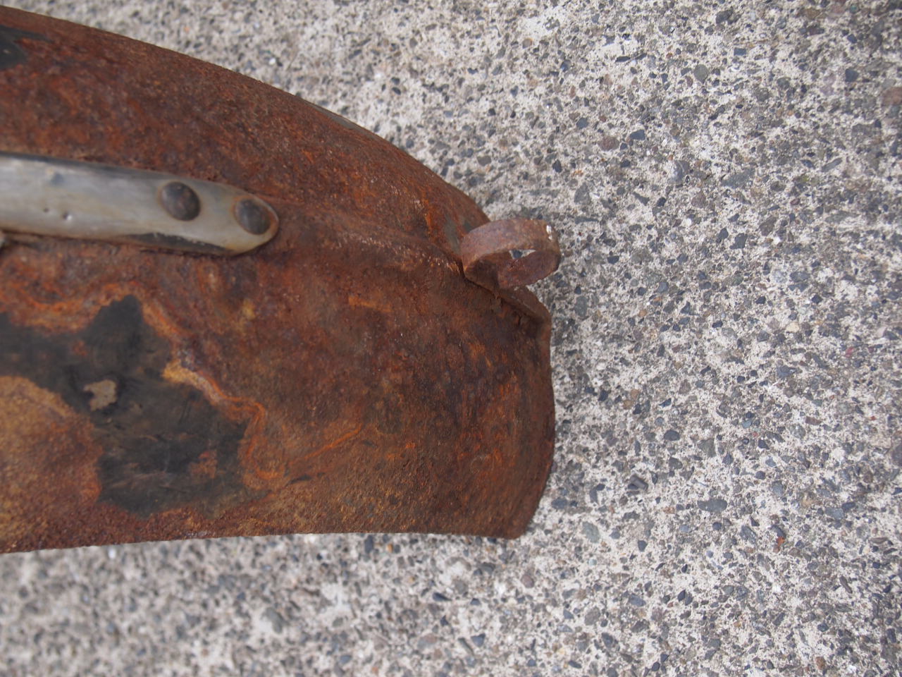 モール付きスペアタイヤカバー