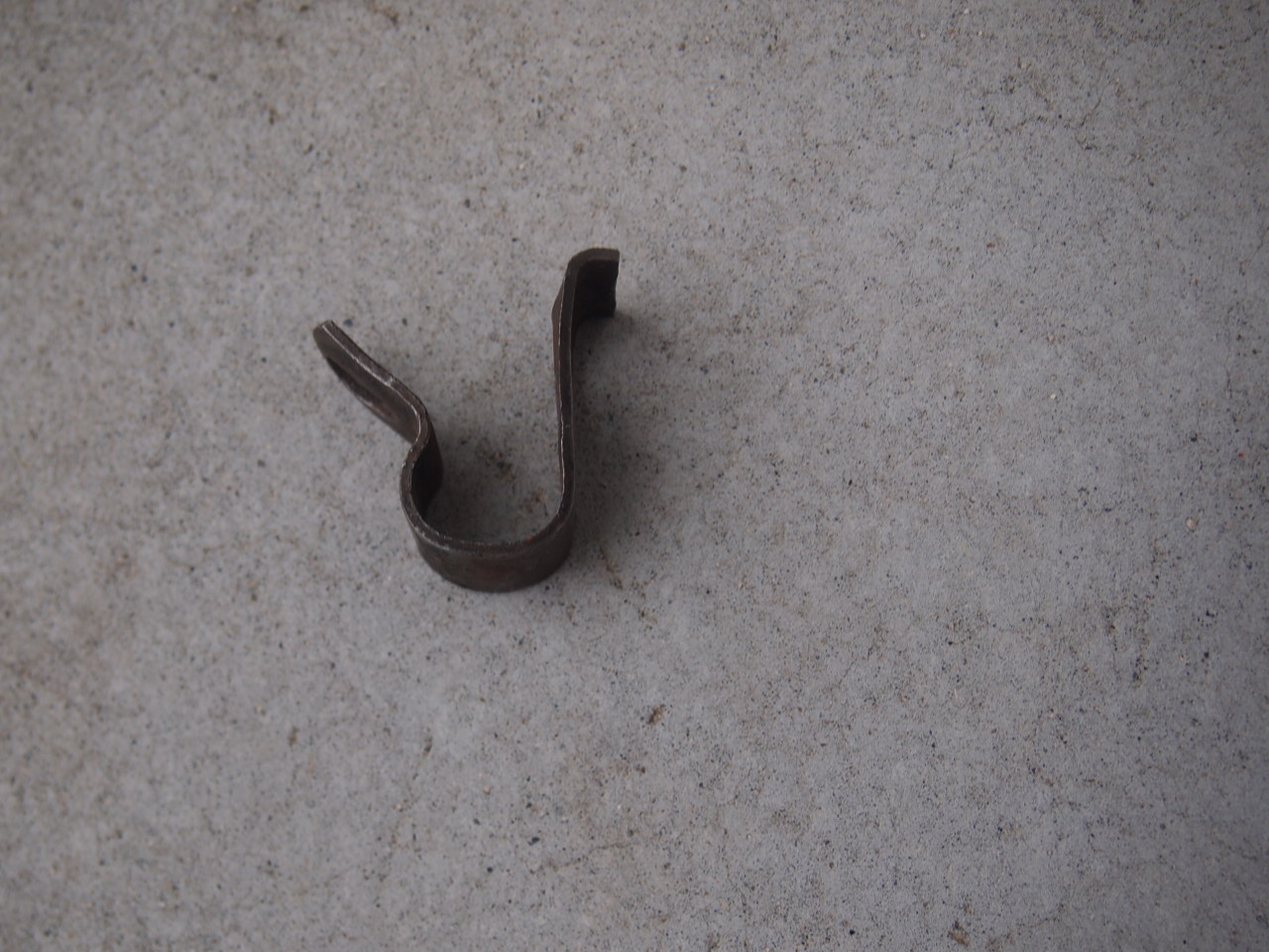 スピードメーターケーブルクリップ