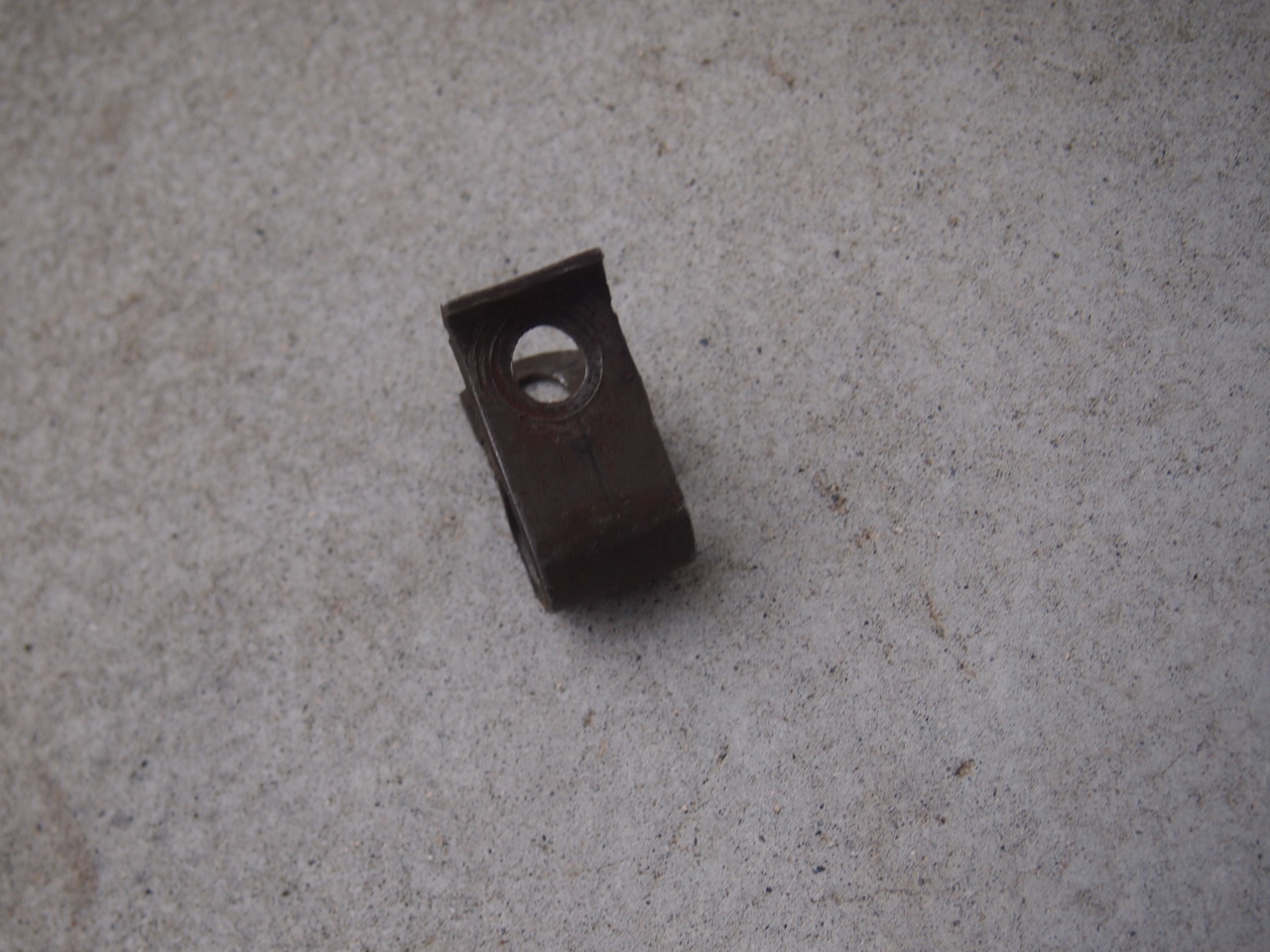 スピードメーターケーブルクリップ