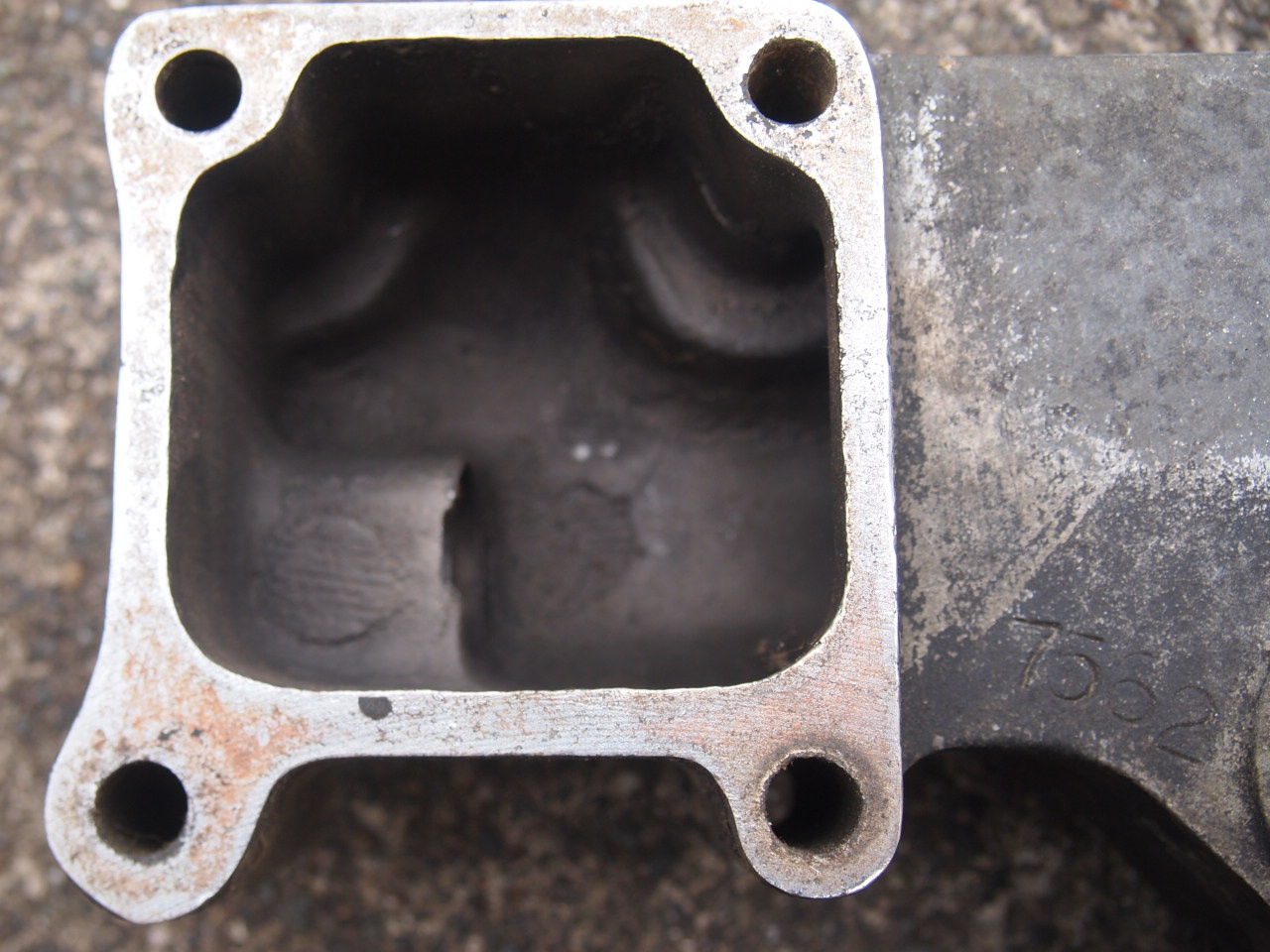 ショベルロッカーボックス