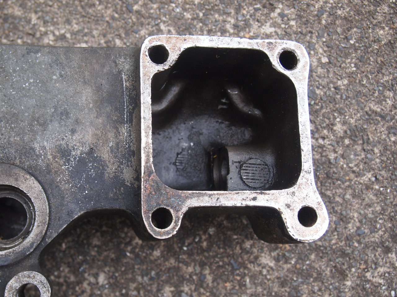 ショベルロッカーボックス