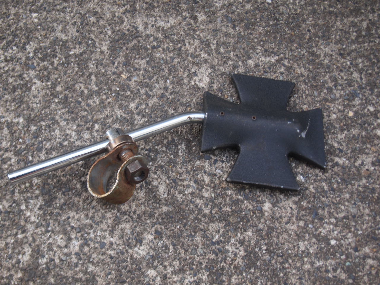 アイアンクロスミラー