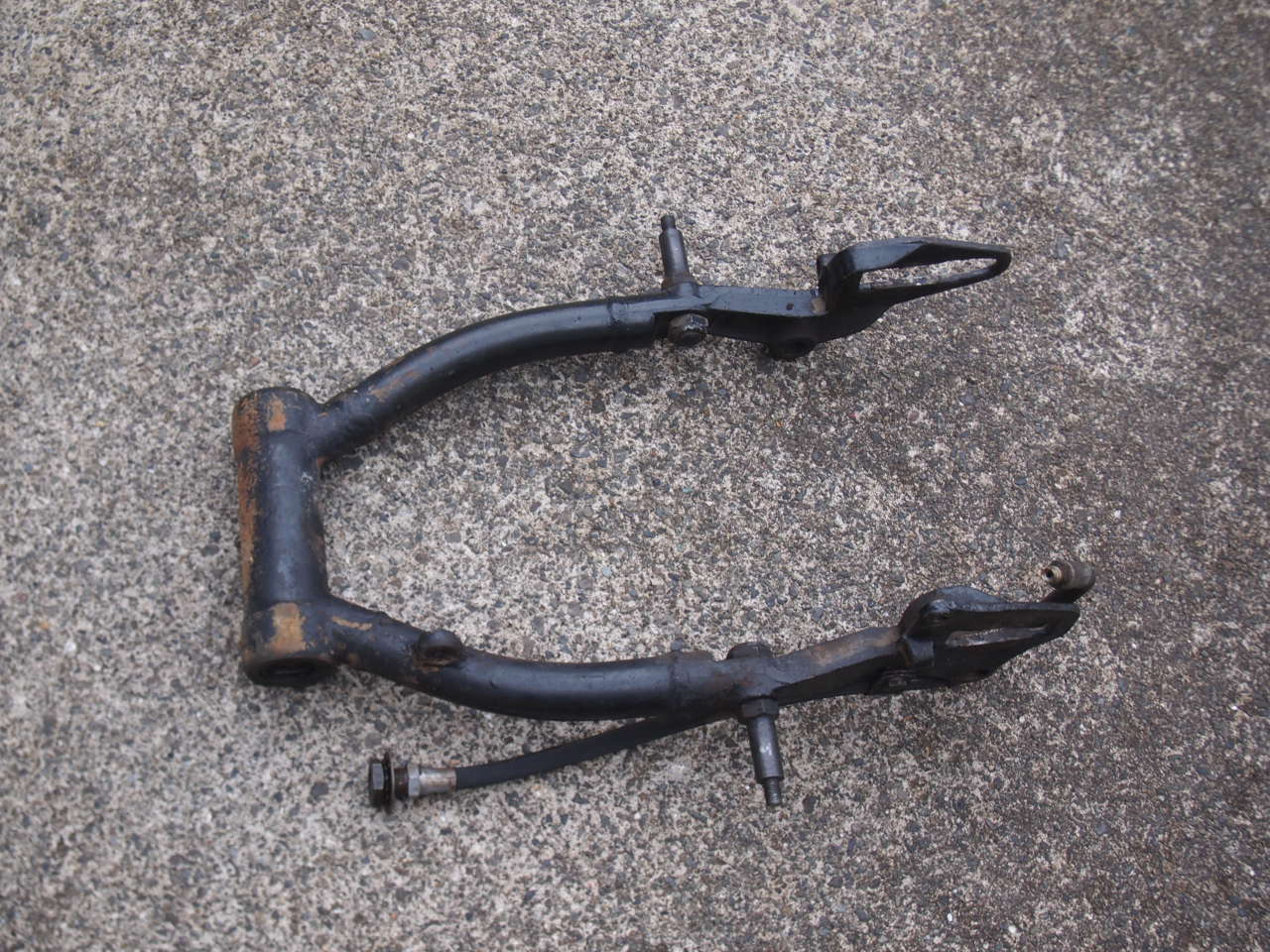 ラウンドスイングアーム