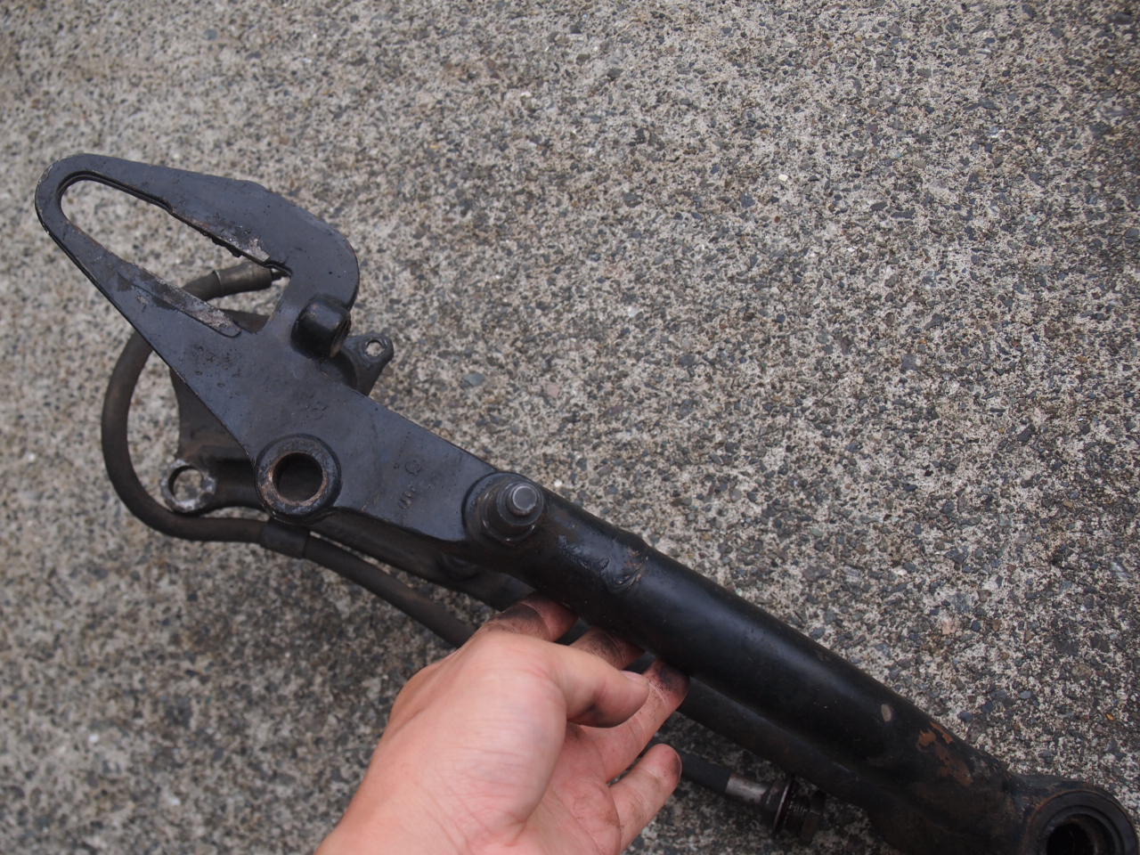 ラウンドスイングアーム