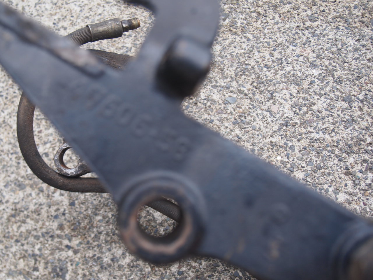 ラウンドスイングアーム