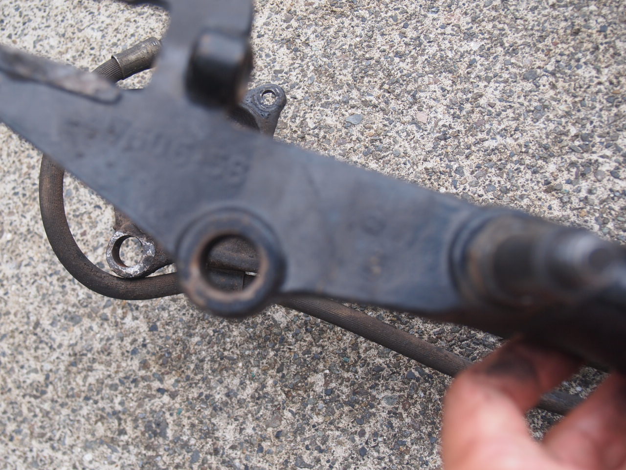 ラウンドスイングアーム