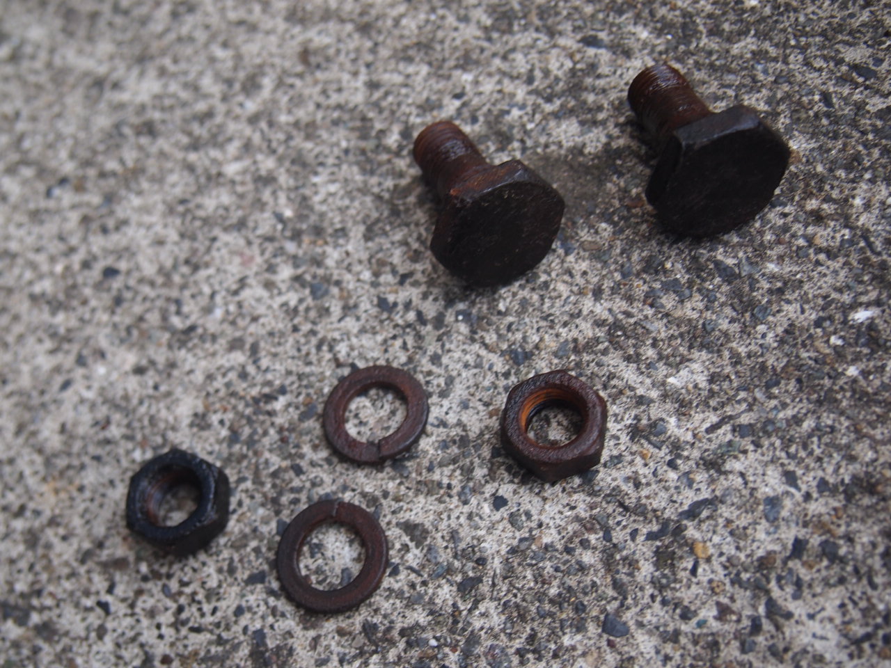 リアスタンドボルト