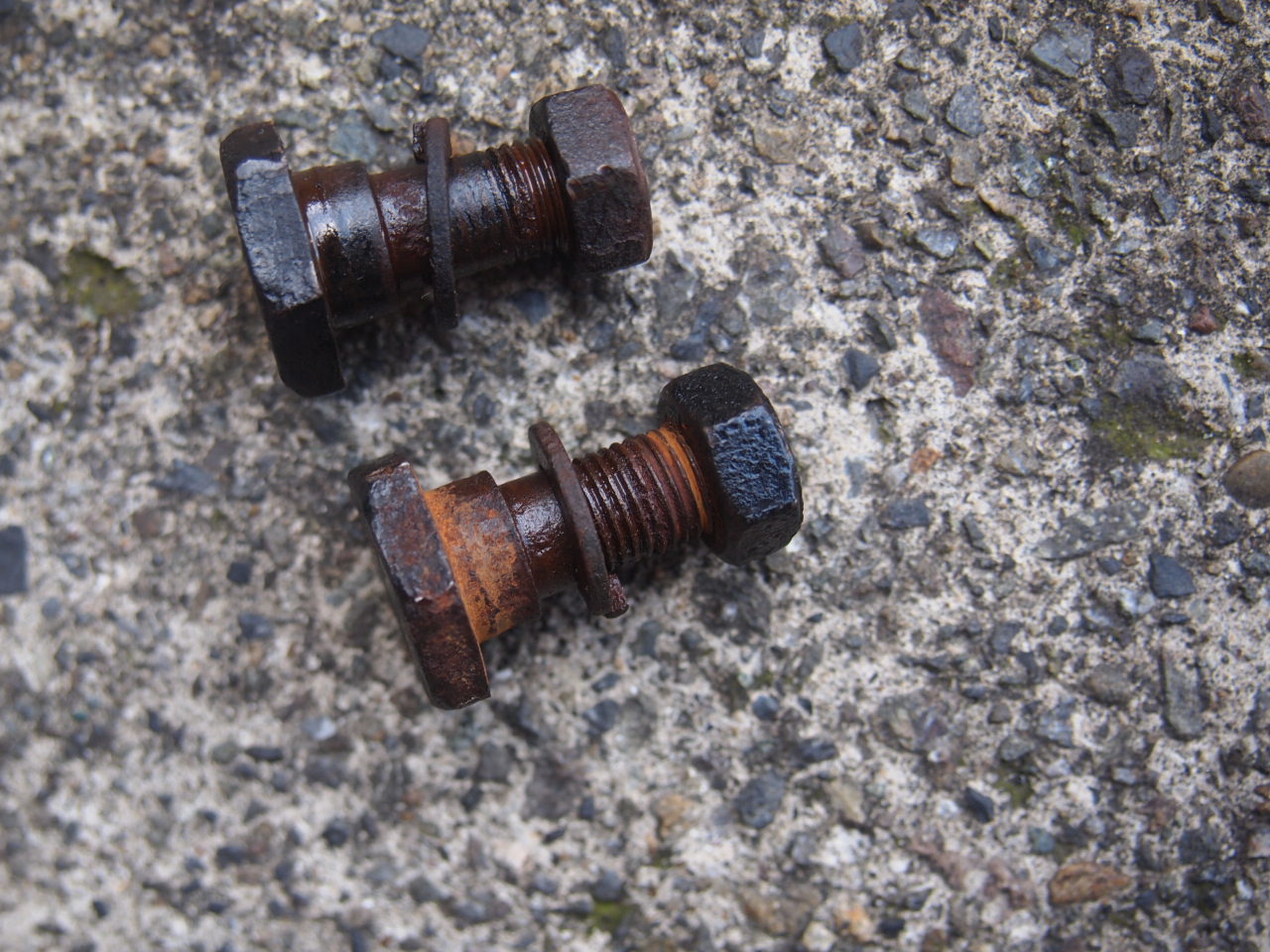 リアスタンドボルト