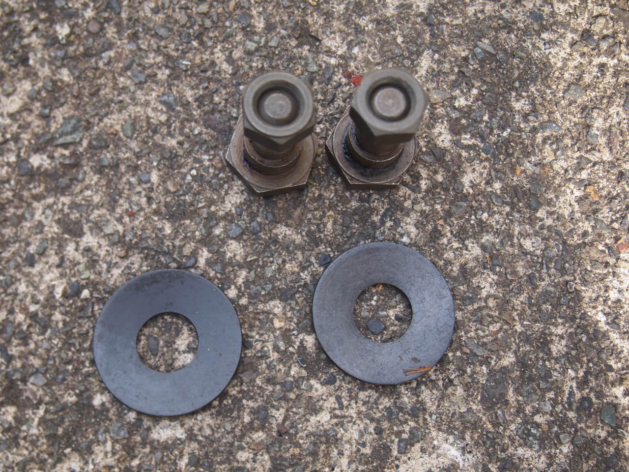 NOSリアスタンドボルト