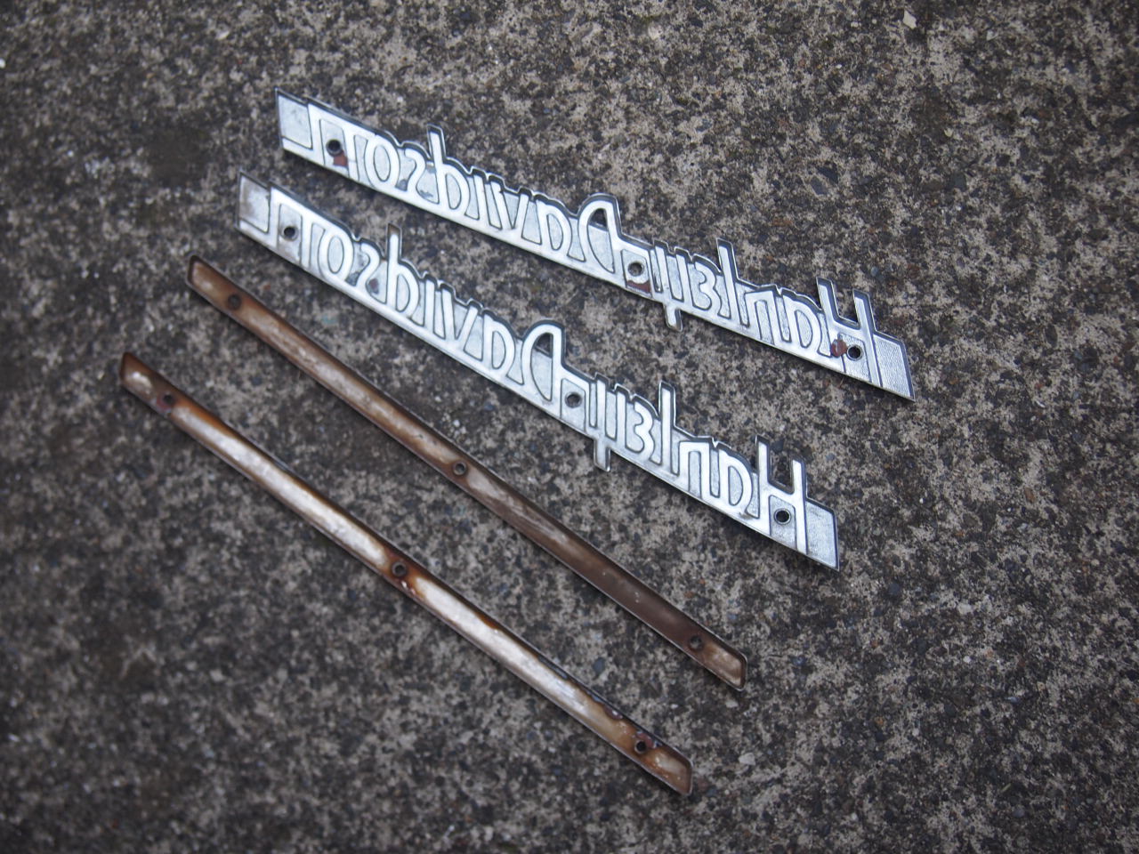 51-E52エンブレム