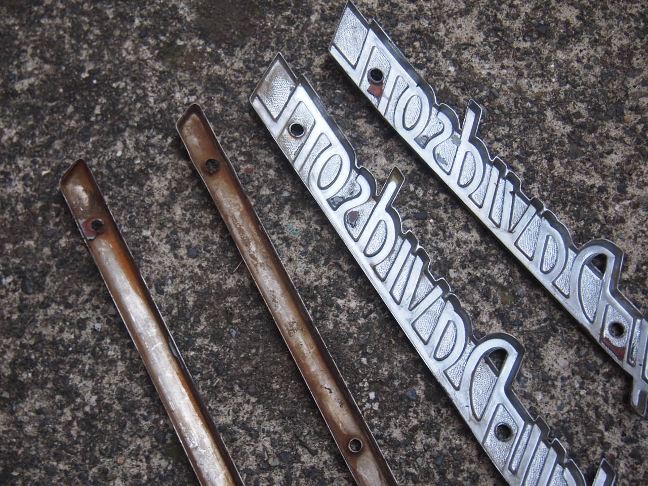 51-E52エンブレム