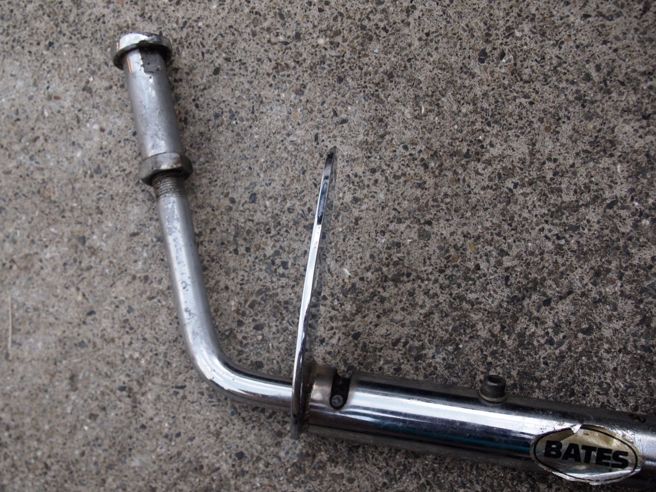 Bates センタースタンド