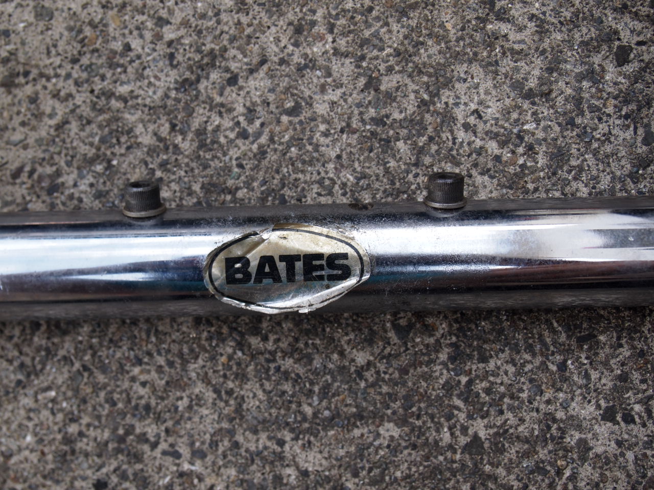 Bates センタースタンド