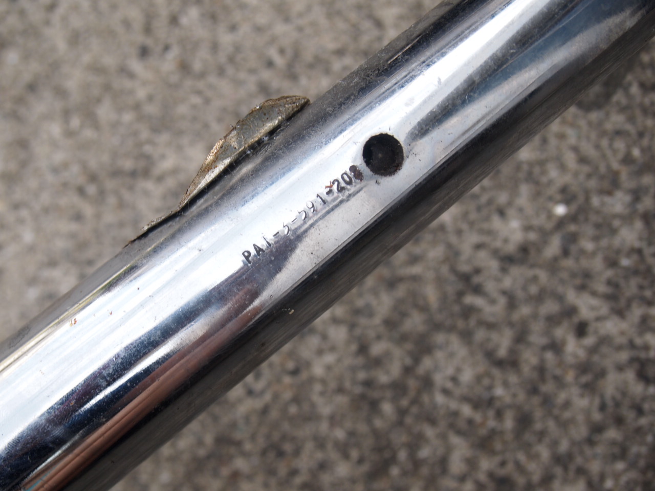 Bates センタースタンド