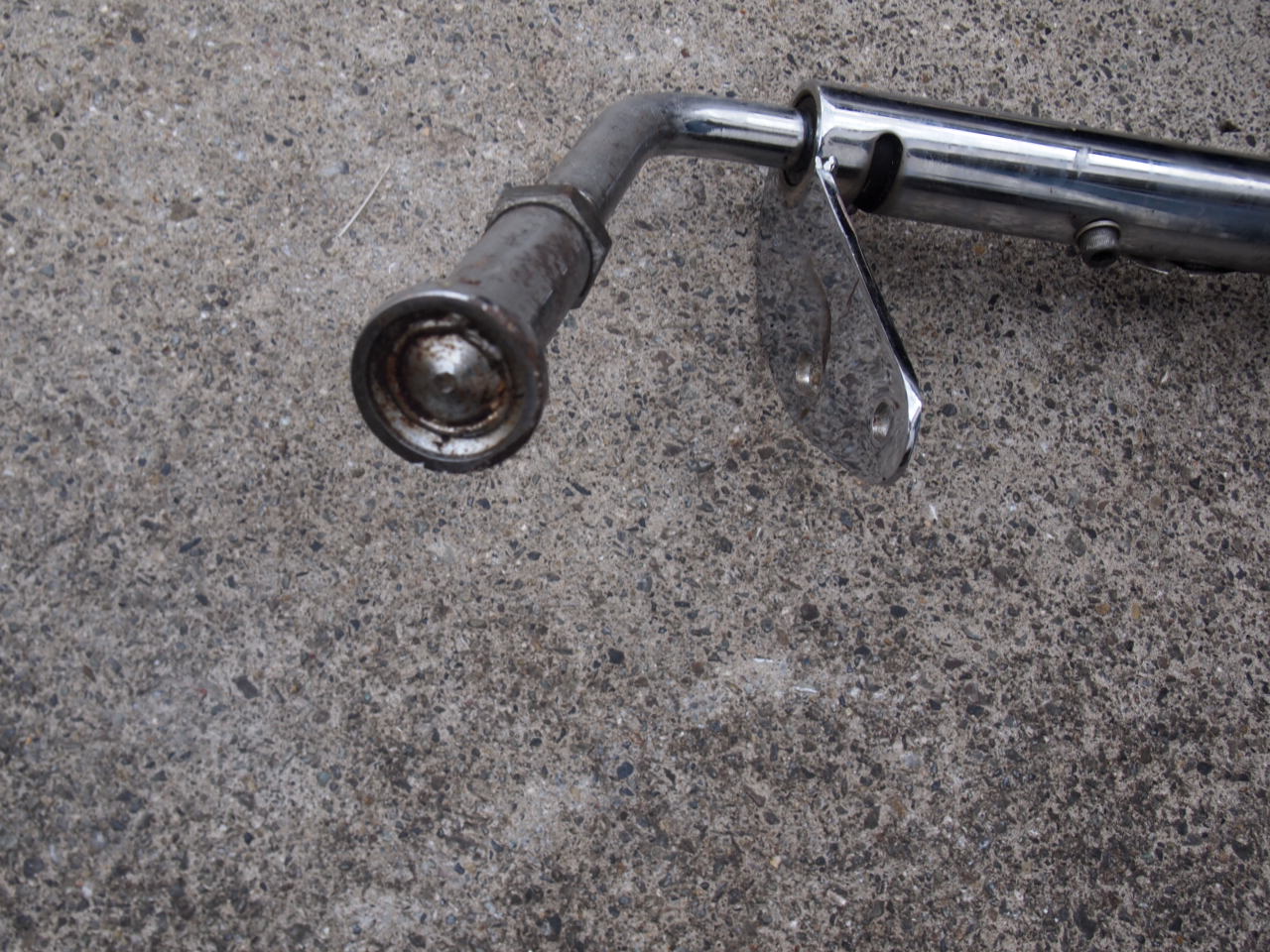 Bates センタースタンド