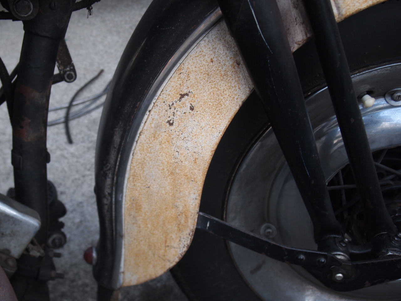 フェンダートリム