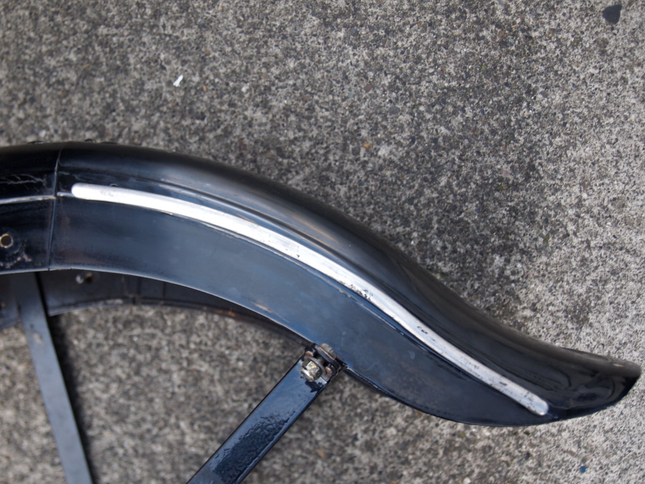 フェンダートリム