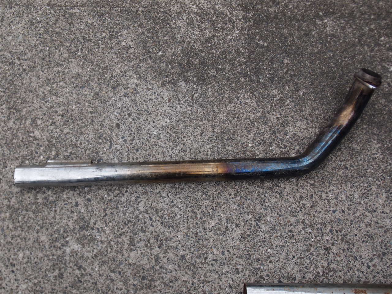 ショベルマフラー