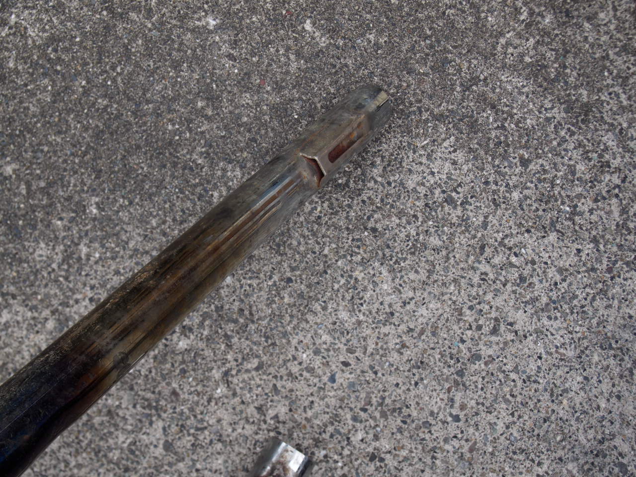 ショベルマフラー